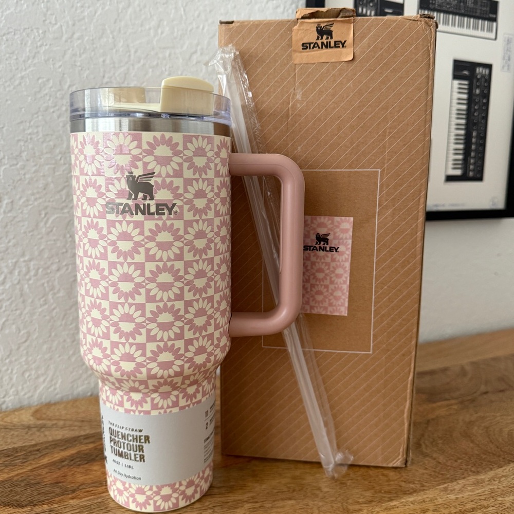 Stanley 40oz Tumbler Peach Whip Sunflower NWT